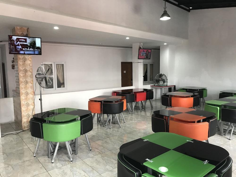 Oyo 1825 Marcopolo Homestay Pekanbaru Zewnętrze zdjęcie
