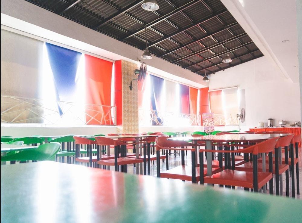 Oyo 1825 Marcopolo Homestay Pekanbaru Zewnętrze zdjęcie