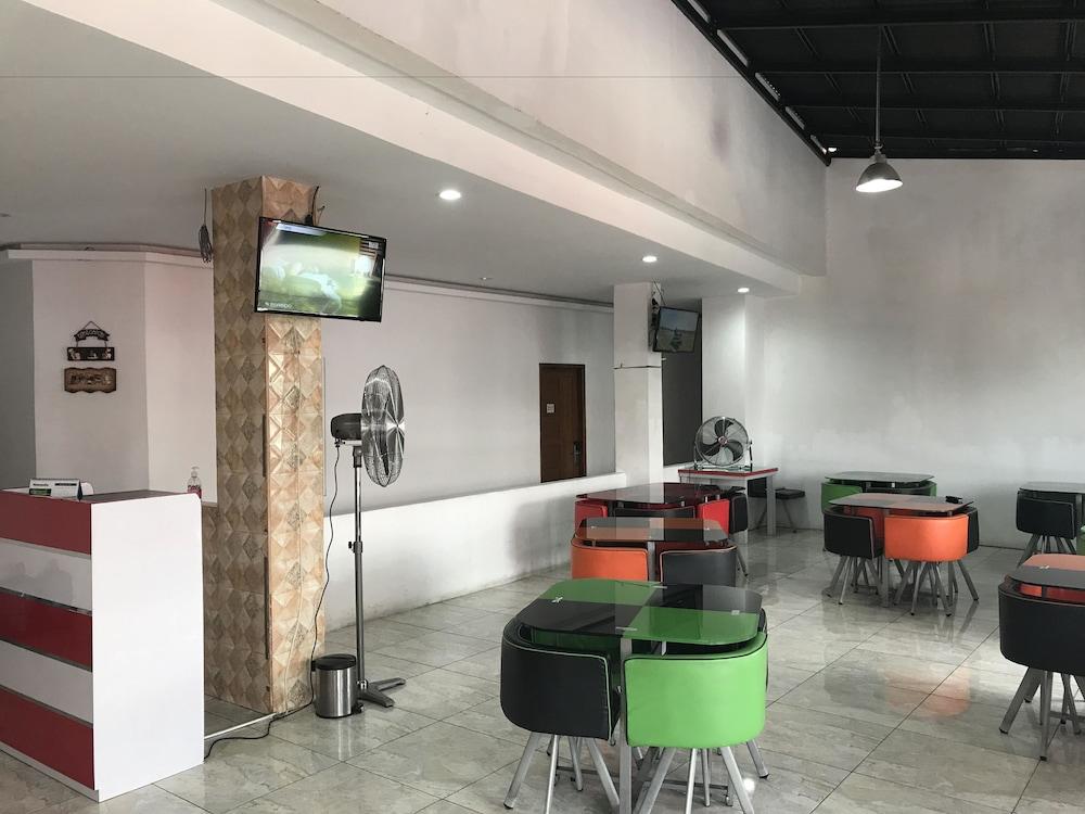 Oyo 1825 Marcopolo Homestay Pekanbaru Zewnętrze zdjęcie